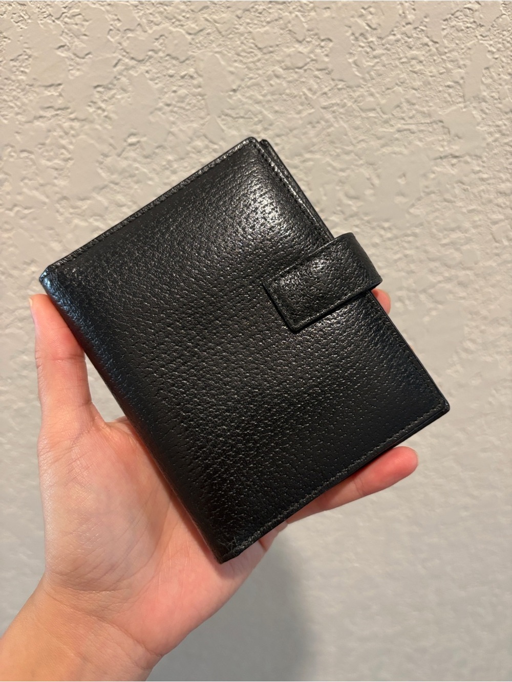 Gucci Black Leather Agenda Wallet with Snap Closure - Picture 2 of 12